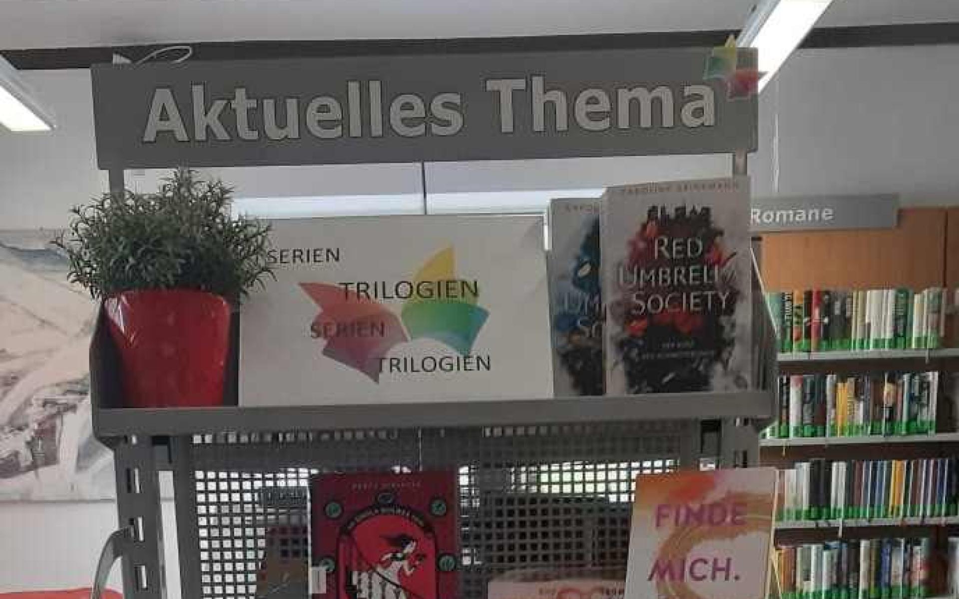 Bücherregal zum aktuellen Thema