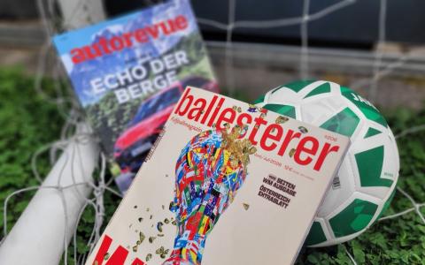 Foto von Fußball mit den Magazinen