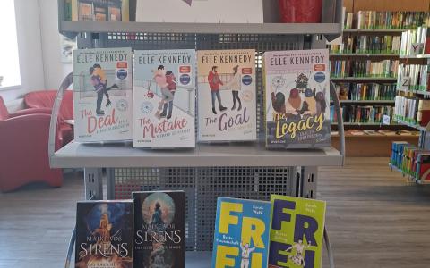 Bücherregal